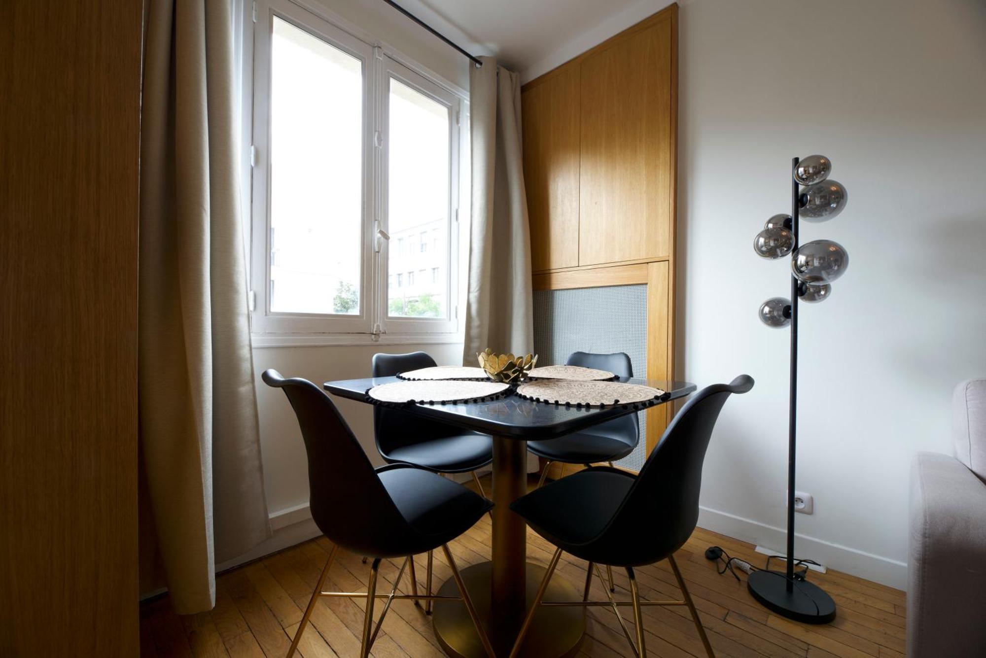 Cia - Champs Elysees Matignon *